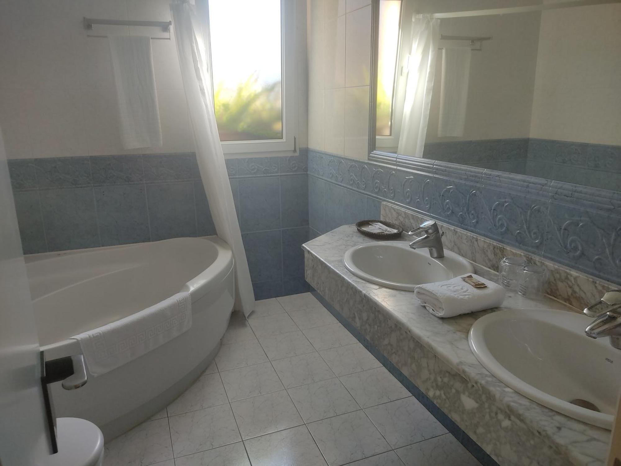 Hotel Suite Miono Castro Urdiales Buitenkant foto